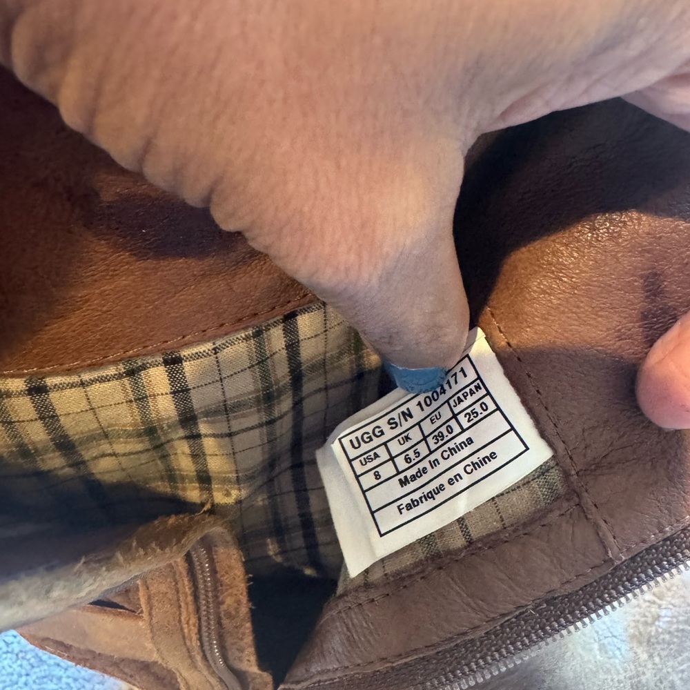 UGG Plaid Lined Leather Boots - Picture 7 of 9